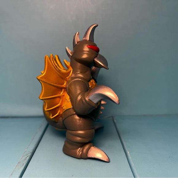 Godzilla (70th Anniversary) Mystery Minis - Gigan 1/24 - Picture 3 of 8